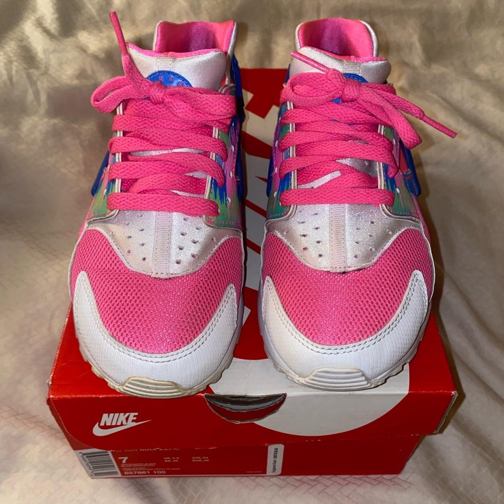 5.5Y/7Womens Nike Huarache - hyper pink with box